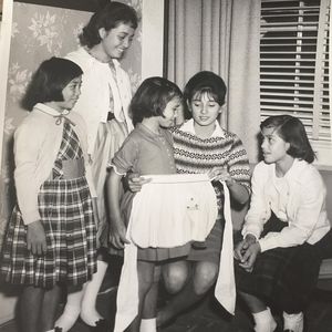 Meet your Posher, Flora